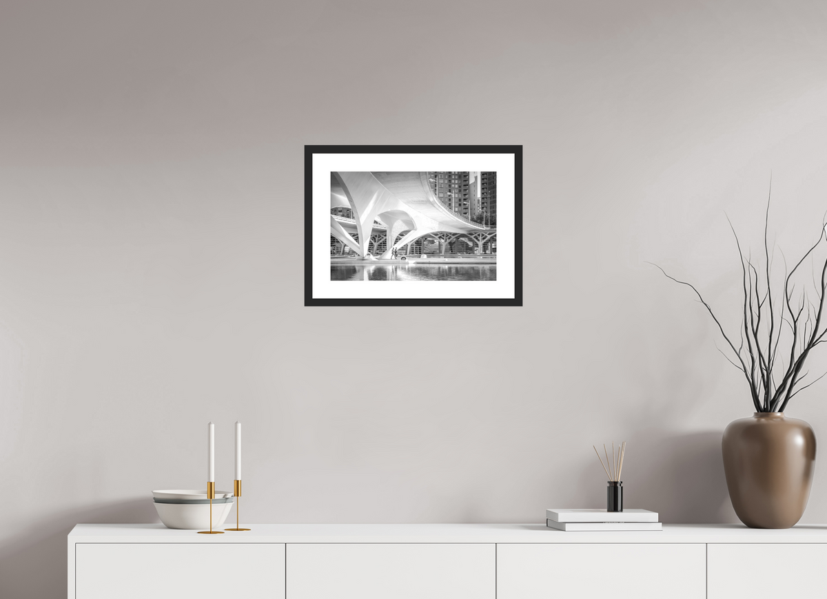 45 x 30 cm, Hahnemühle Photo Rag, Frame 20mm black, Passepartout white, Front glass matt DIALOG - CASUAL WALK AND TALK - Valencia