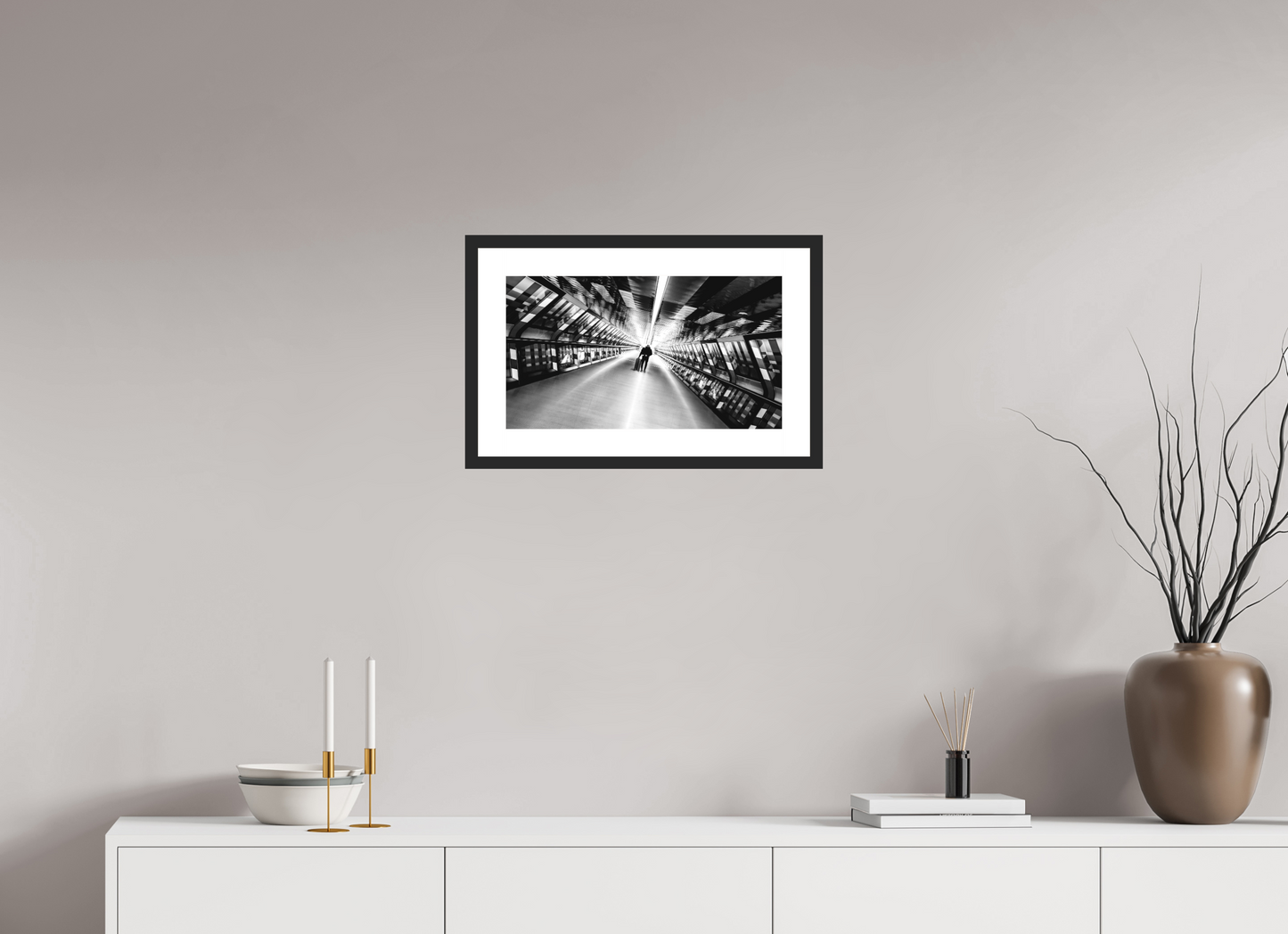 48 x 27 cm, Hahnemühle Photo Rag, Frame 20mm black, Passepartout white, Front glass matt THE LONESOME TRAVELER i
