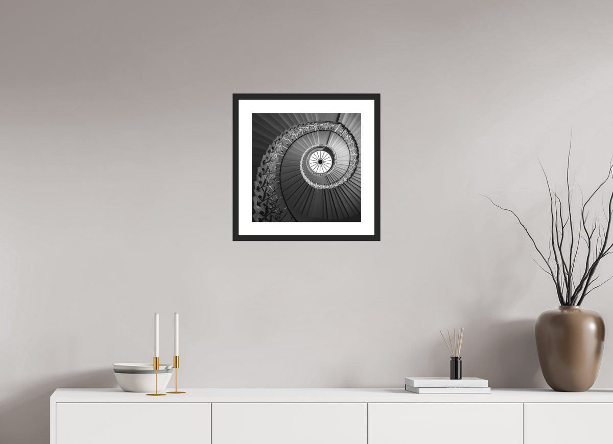 40 x 40 cm, Hahnemühle Photo Rag, Frame 20mm black, Passepartout white, Front glass matt POETRY - EYE OF A DRAGON - London